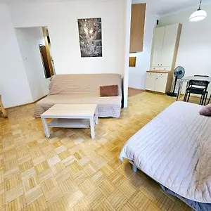 https://green-kabaty-apartment.warsawhotelspoland.com